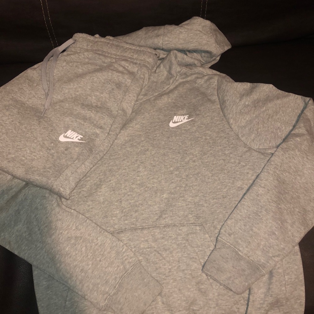 Gray Nike hoodie with matching sweatpants